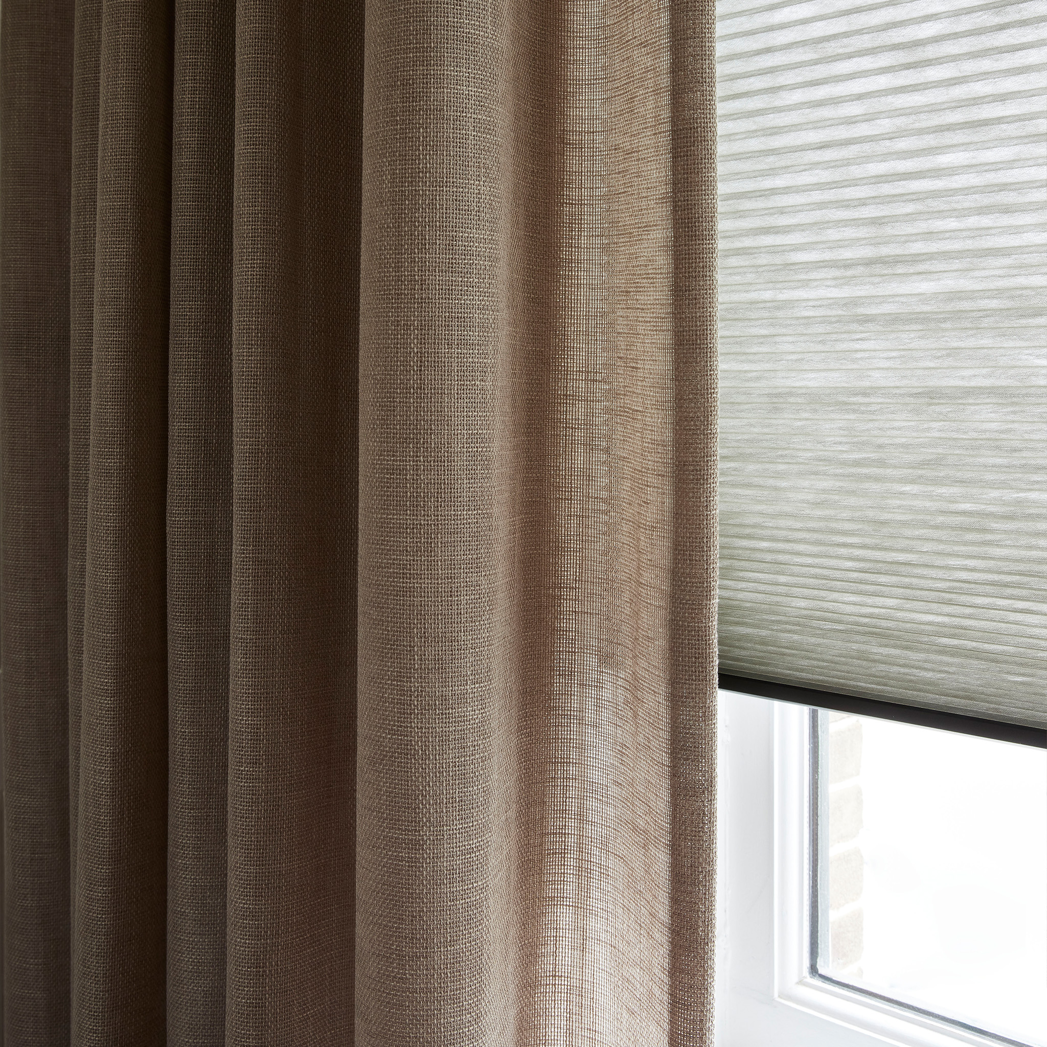 Plissegordijnen_IsoPlisse_lichtdoorlatend_gordijn_Vik_detail_2048x2048