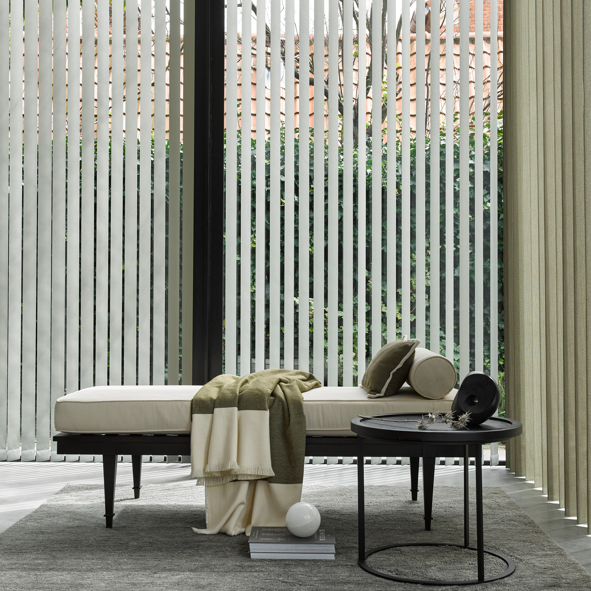 Lamellen_stoffen_loveseat_open_2048x2480