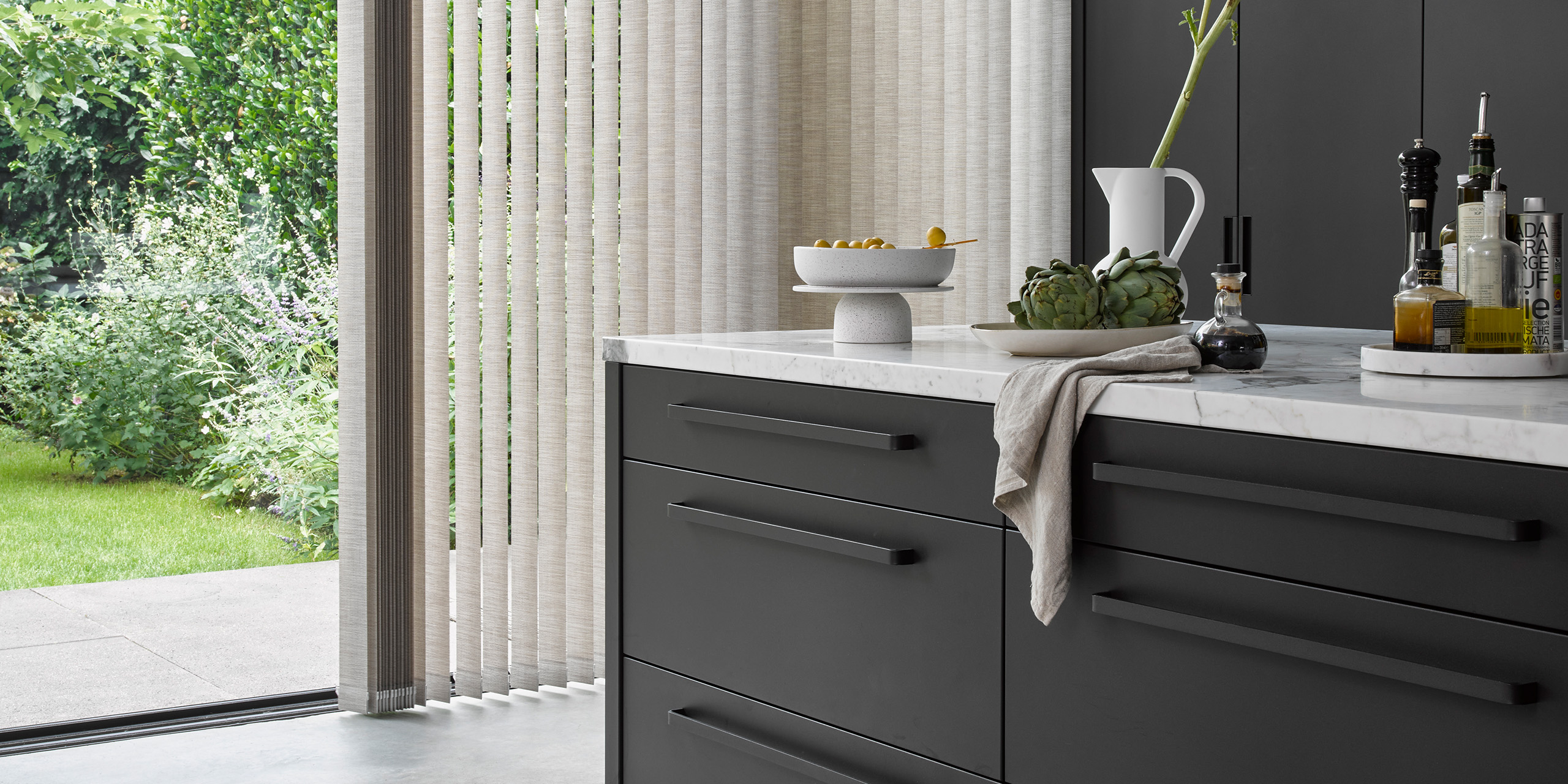 Lamellen_stoffen_keuken_halfopen_2560x1280