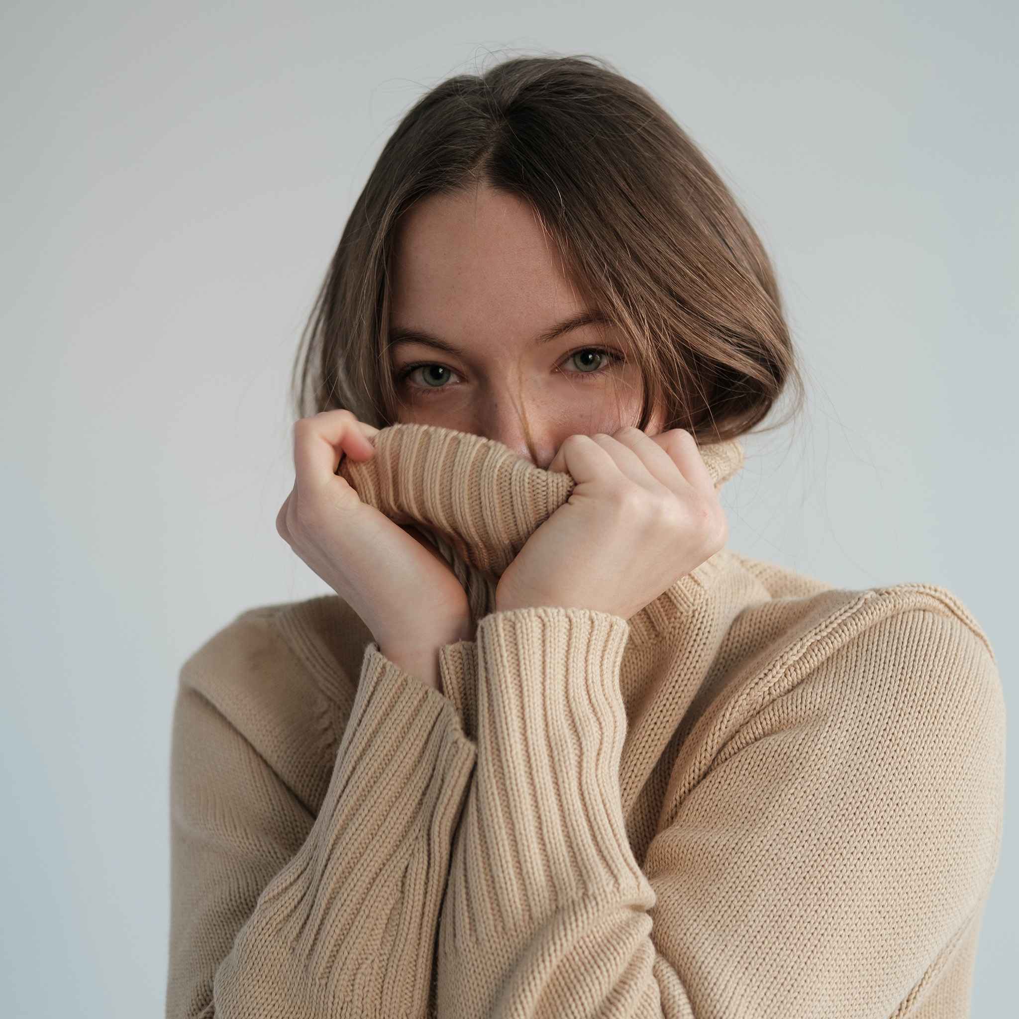 00_isoleren_vrouw_met_beige_col_nr1_2048x2048