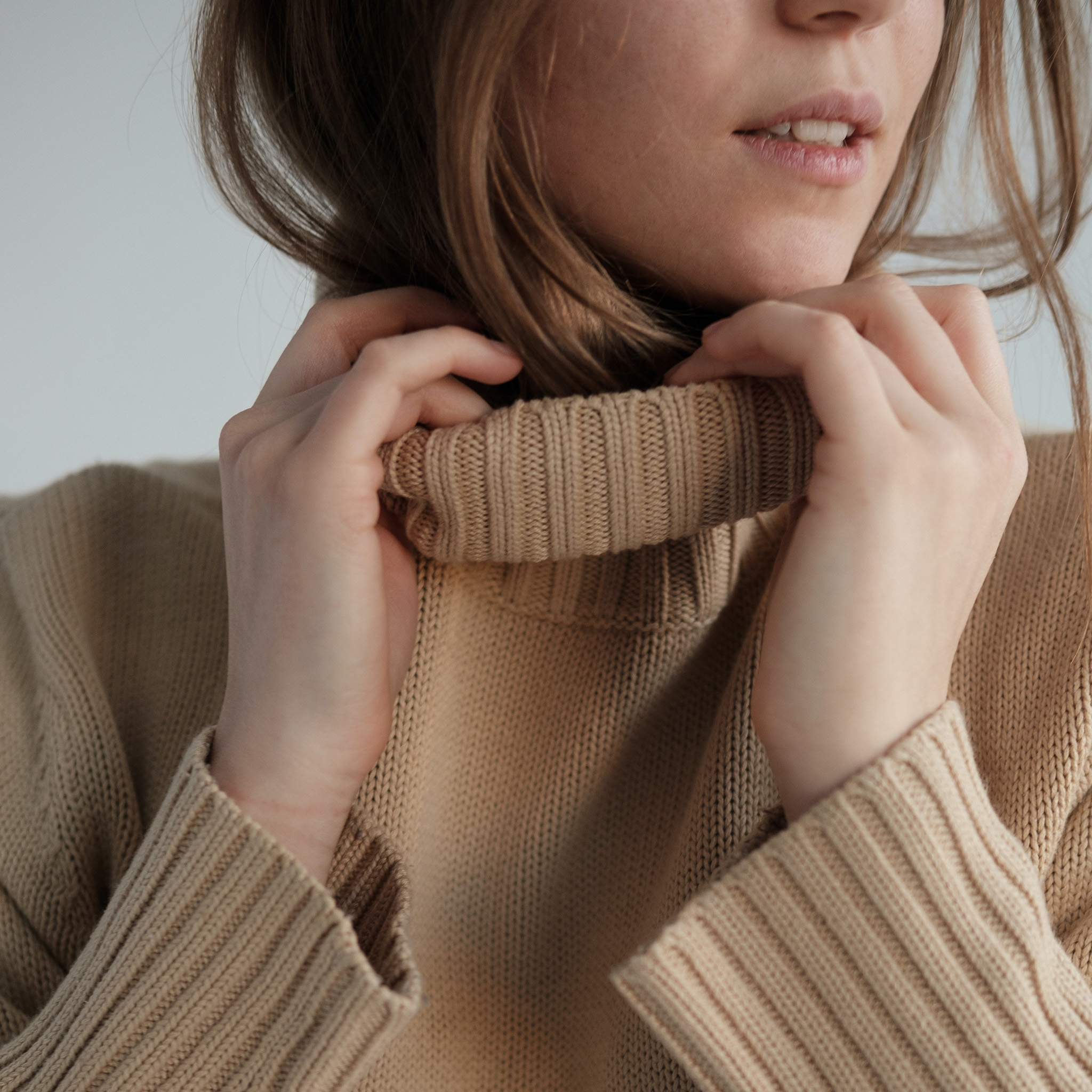00_isoleren_vrouw_met_beige_col_nr3_2048x2048