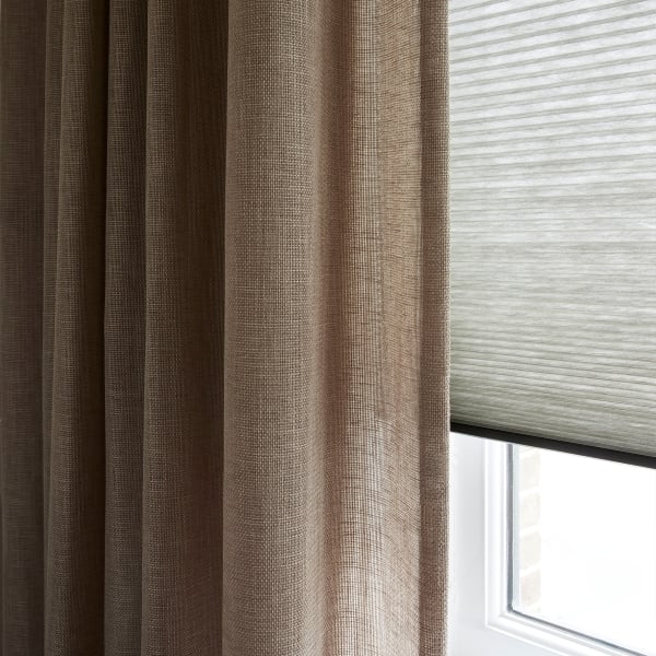 Plissegordijnen_IsoPlisse_lichtdoorlatend_gordijn_Vik_detail_600x600