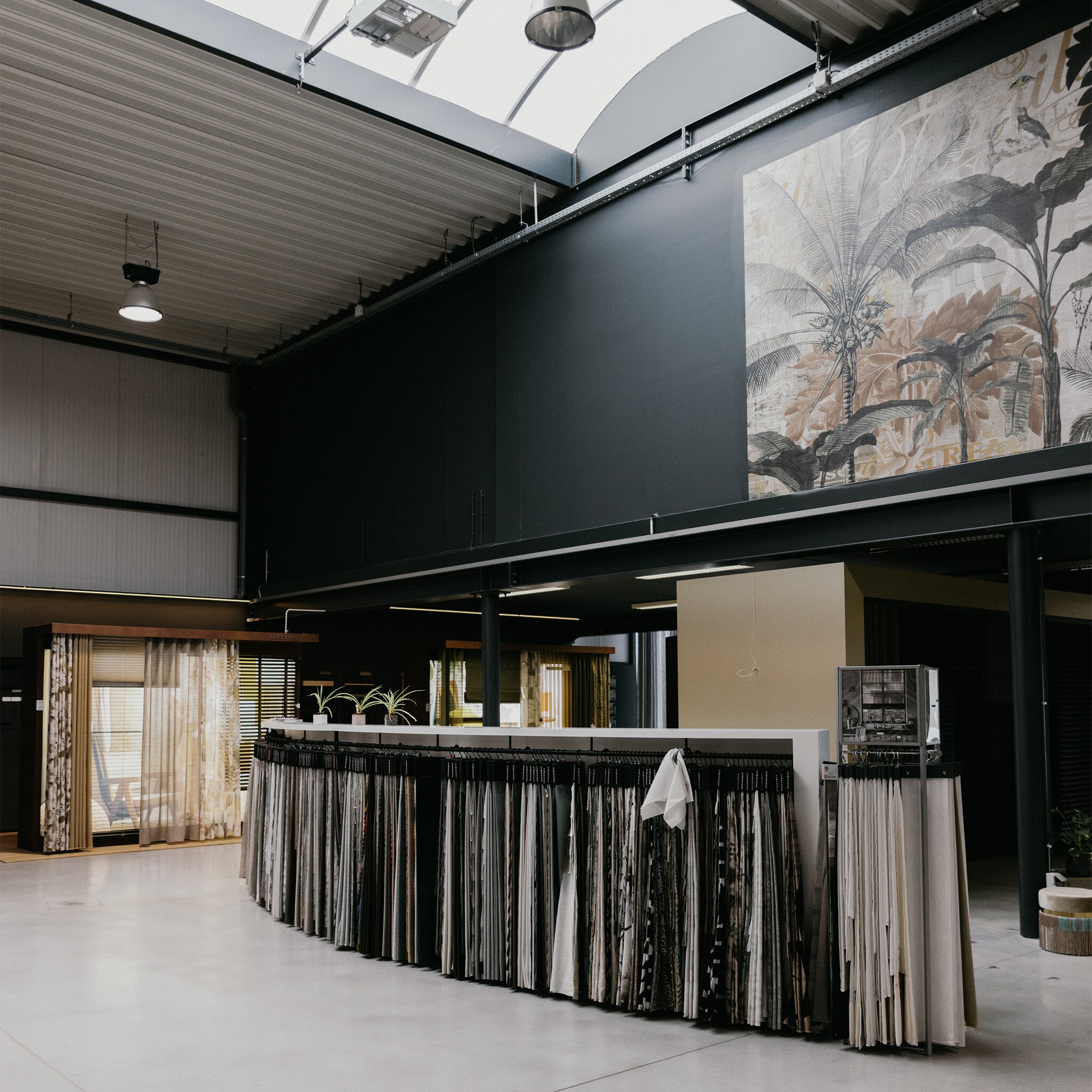 Emblem_showroom_binnen_1